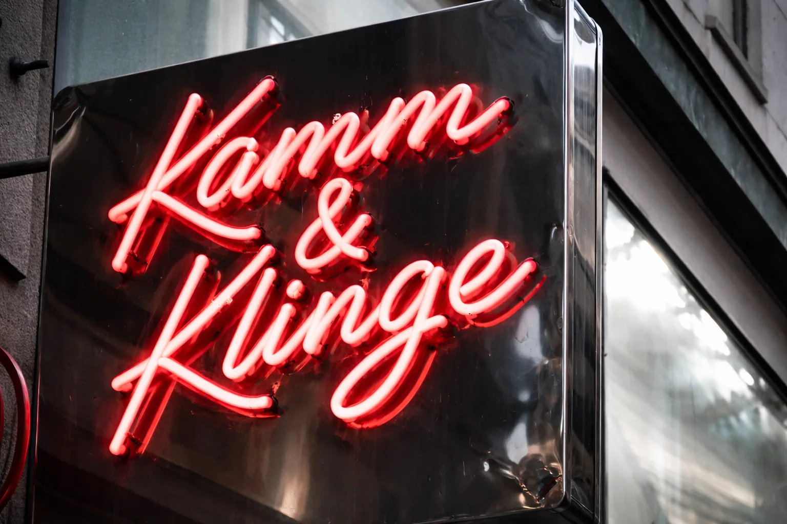 Leuchtschild Kamm & Klinge